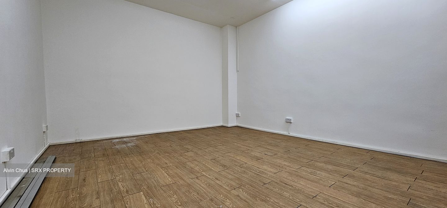 Lucky Plaza (D9), Retail #476261991